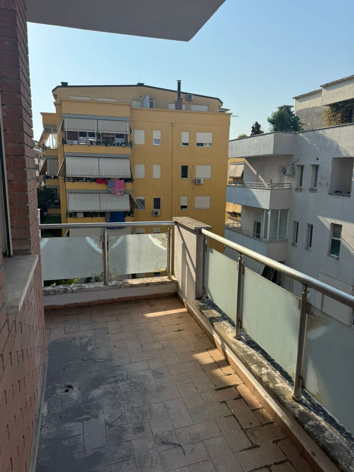 Shitet Apartament 2+1+2 tek Kodra e diellit. 4