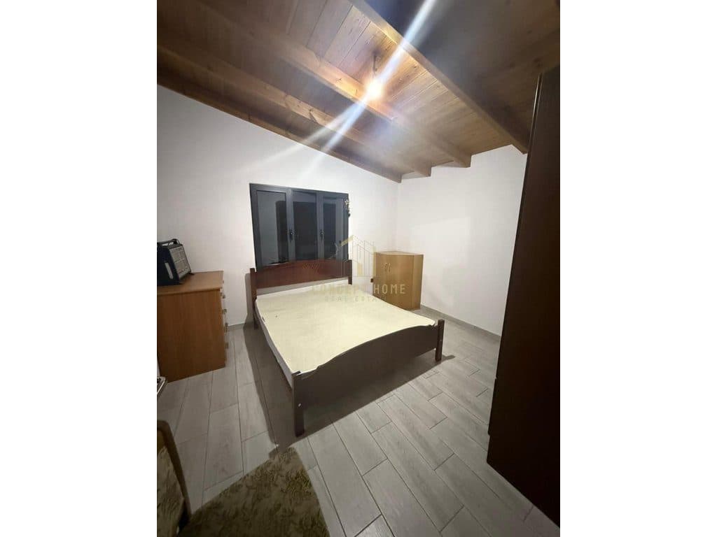Jepet me qera apartament ne Insitut/Cmimi: 400 Euro 4