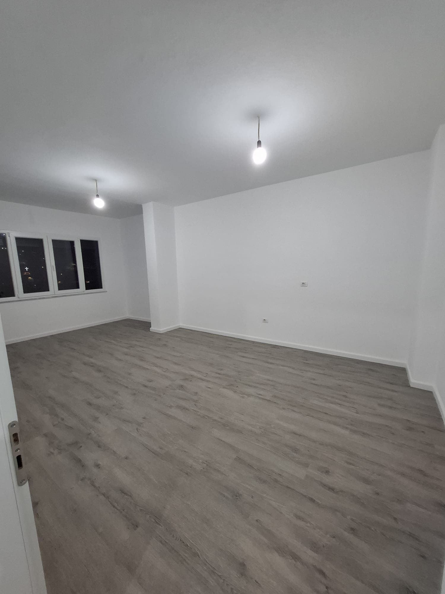 Shitet Apartament 2+1 tek Pallatet Cabej