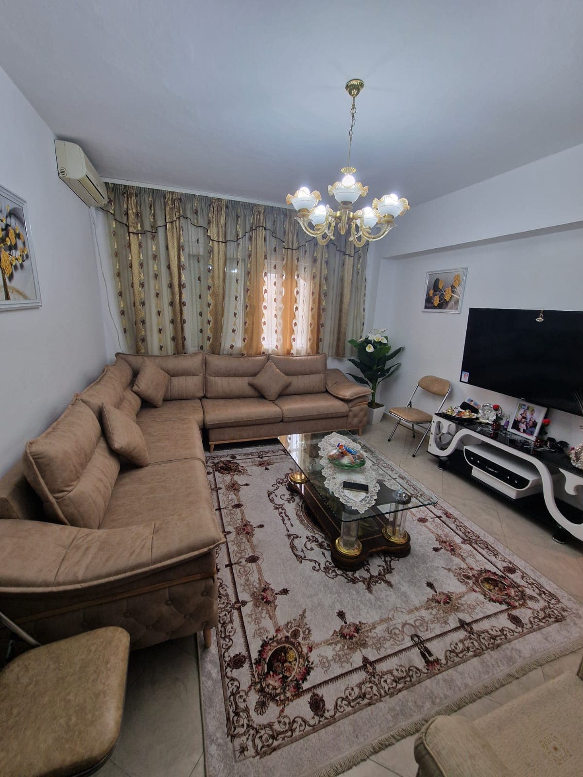 Jepet me qera apartament 3+1+2 tek Sheshi Skenderbej, Qender, 130 m2 4