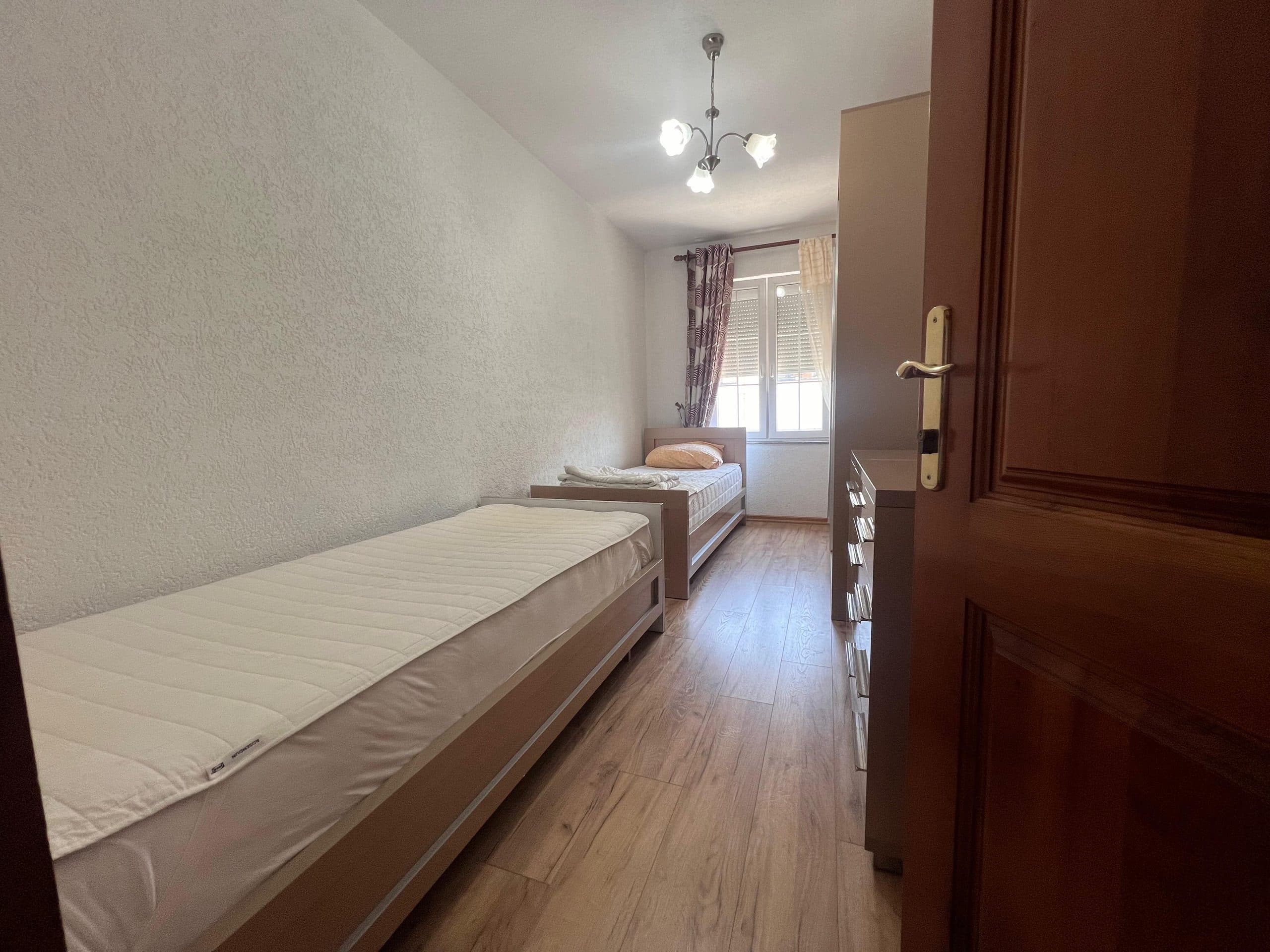 Jepet me qera apartament 2+1 ne 5 maji 3