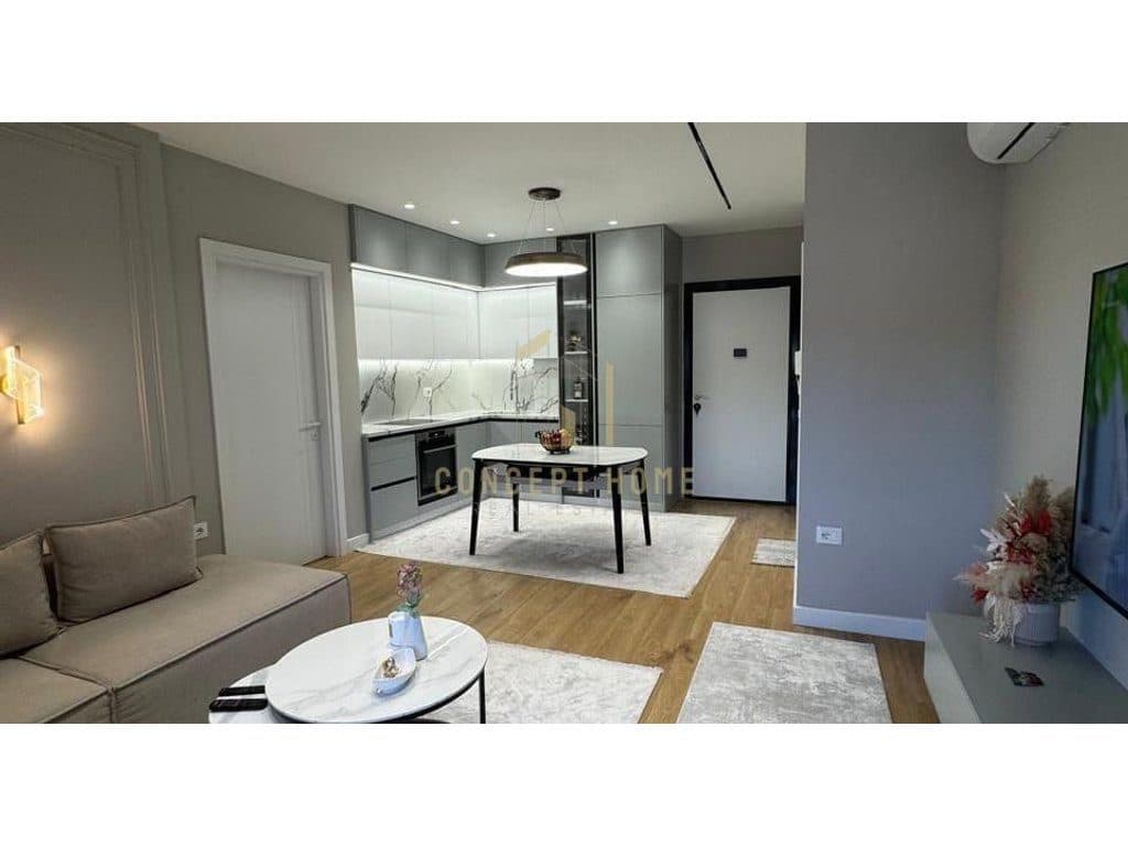Shitet Super Apartament 1+1 tek Amerikan 3 2