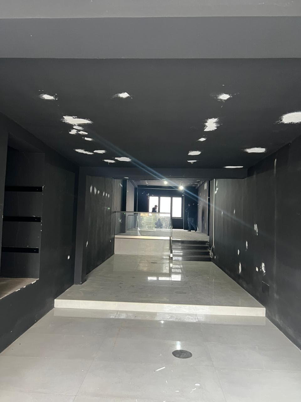 Dyqan me qera rruge kryesore në Bllok, Tirana - 7000€ | 300 m²