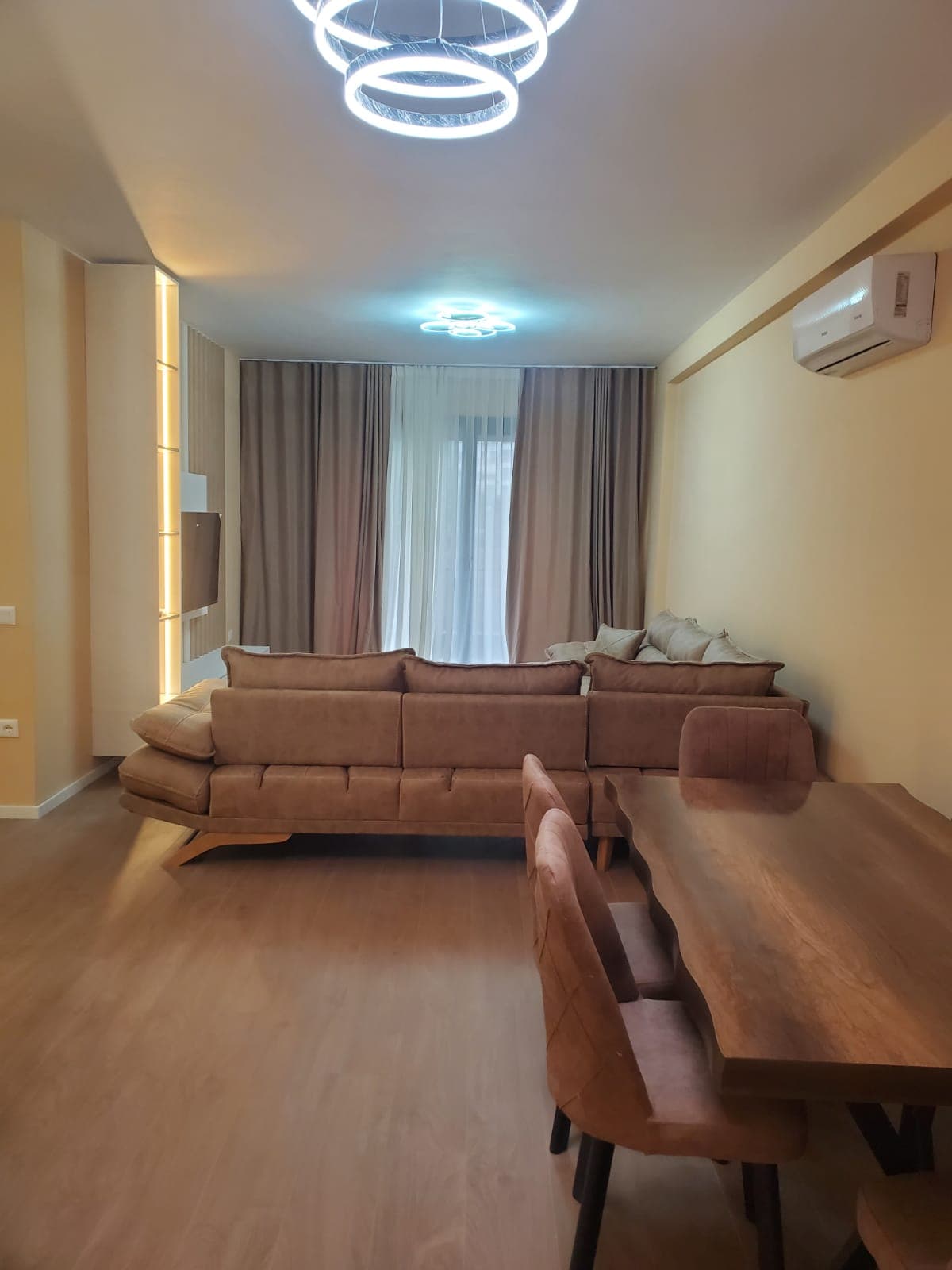Jepet me qera apartament 2+1+2 tek Liqeni i Thate 2
