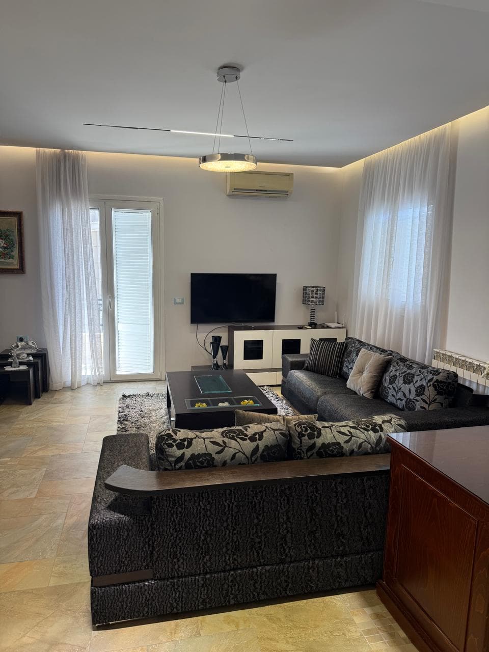 Apartament 1+1 Me Qira në Rruga e Elbasanit, Tiranë - 650€ | 95 m² 2