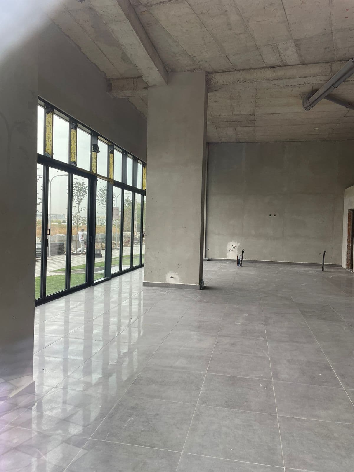 Jepet me qera ambient biznesi ne Astir, rruge Kryesore