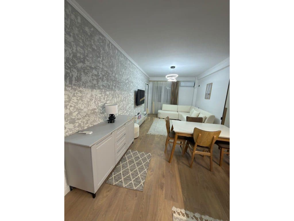 Jepet me qera apartament 1+1 ne 4