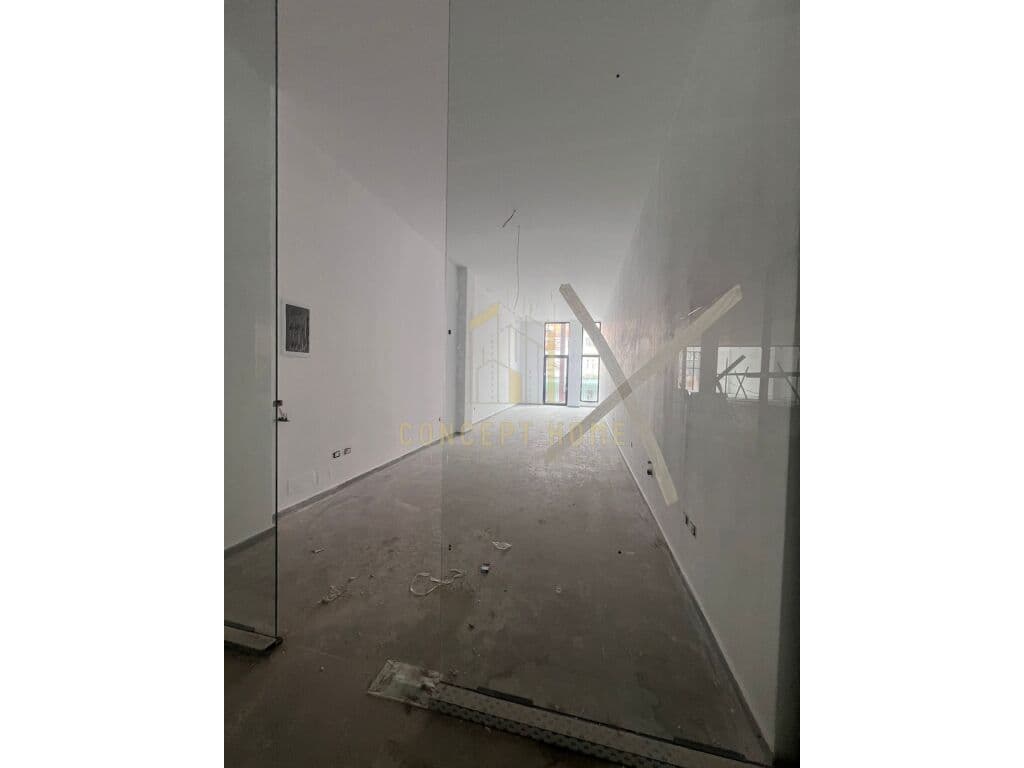 Ambjent me Qira 21 Dhjetori, Tirana - 1300€ | 75 m² 3