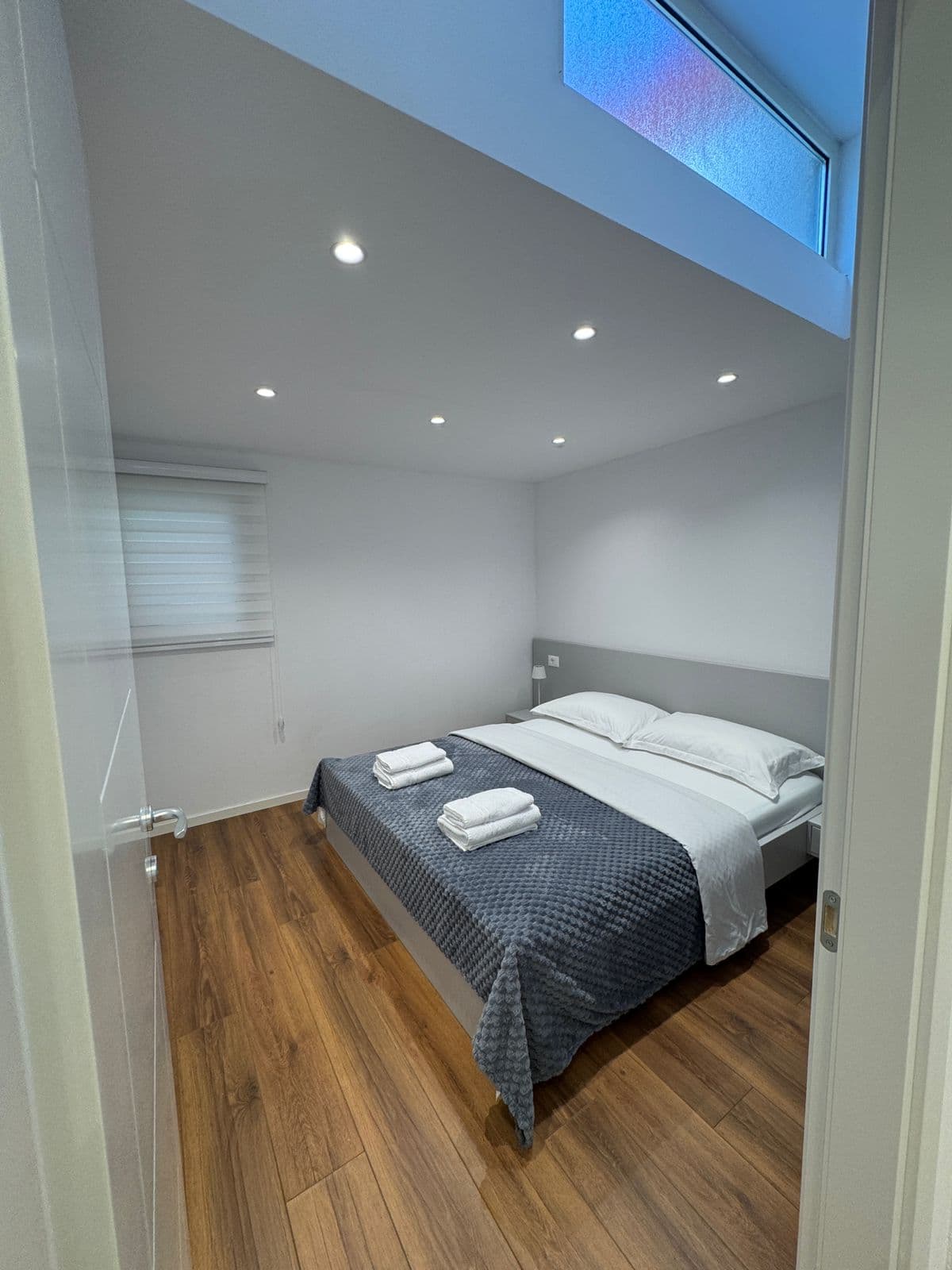 Jepet me qera Apartament 1+1 Tek Rruga e Durresit 4