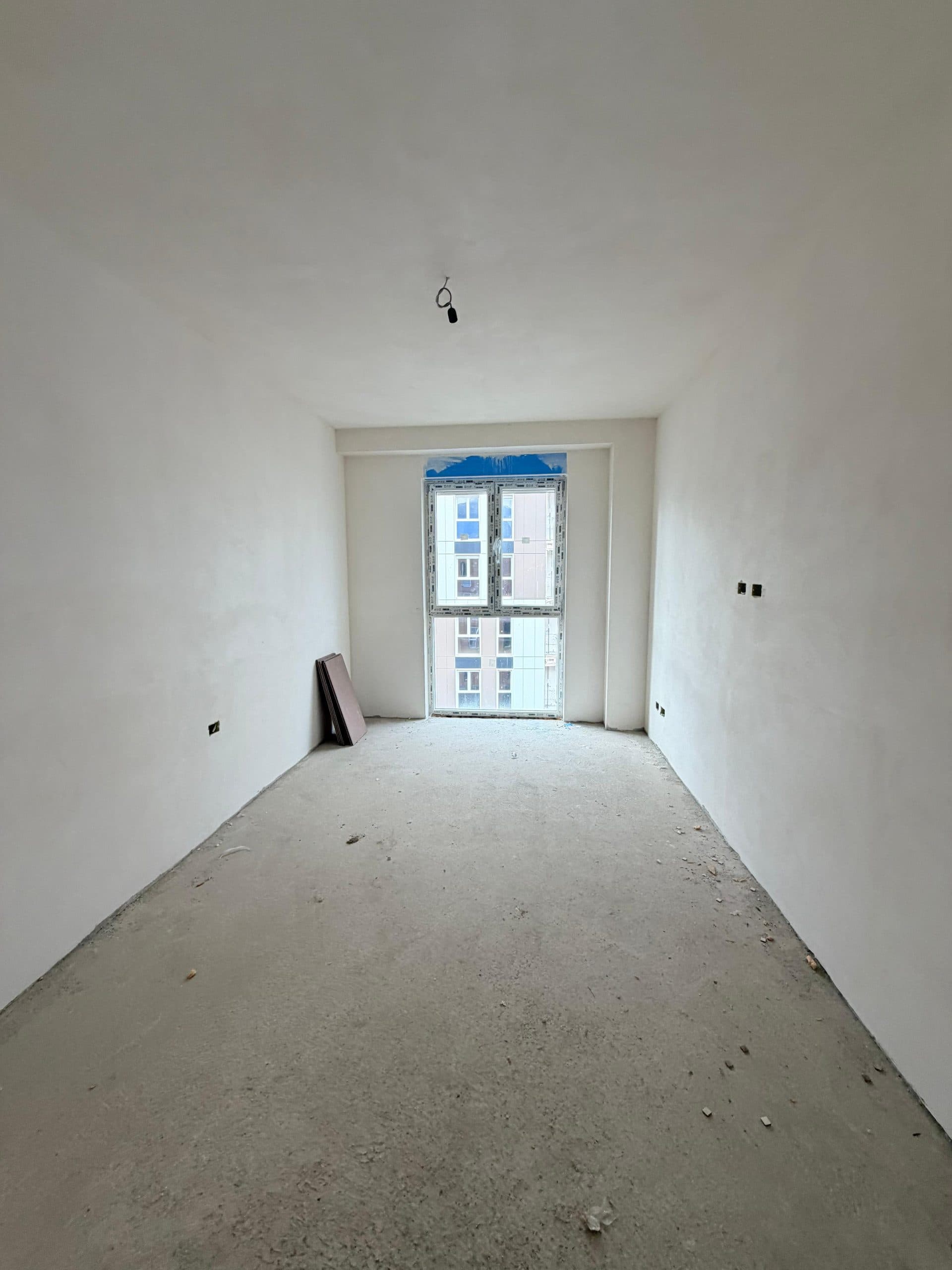Shitet Apartament 2+1+2+Post Parkingu, tek Bulevardi i Ri 3