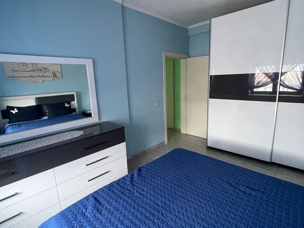 Shitet Apartament 3+1+2 tek Casa Italia 4