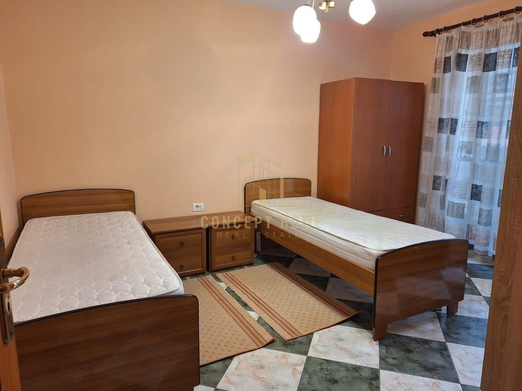Jepet me qera Apartament 2+1 tek 4