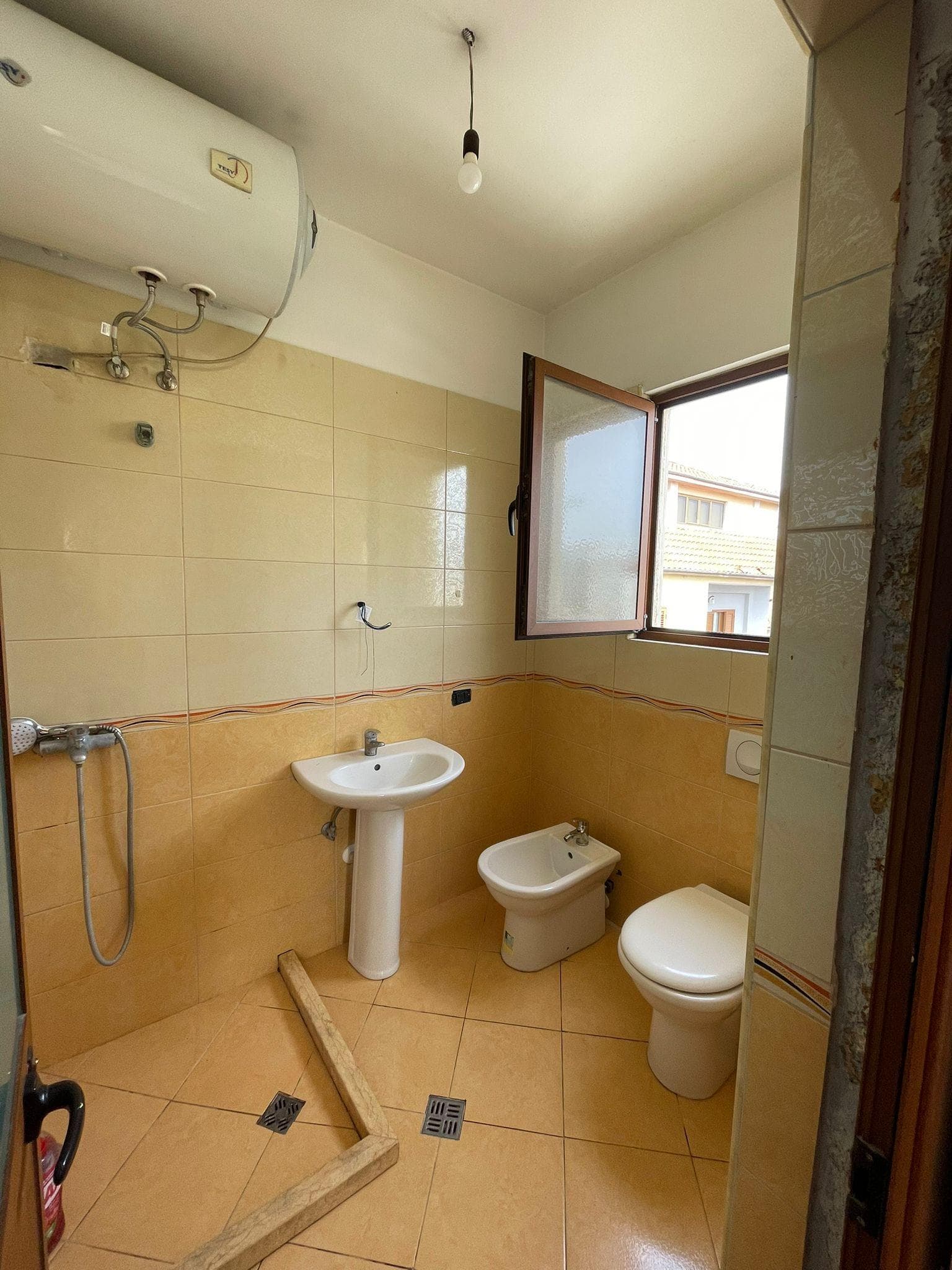 Jepet me qera Apartament 1+1 tek 21 Dhjetori 3