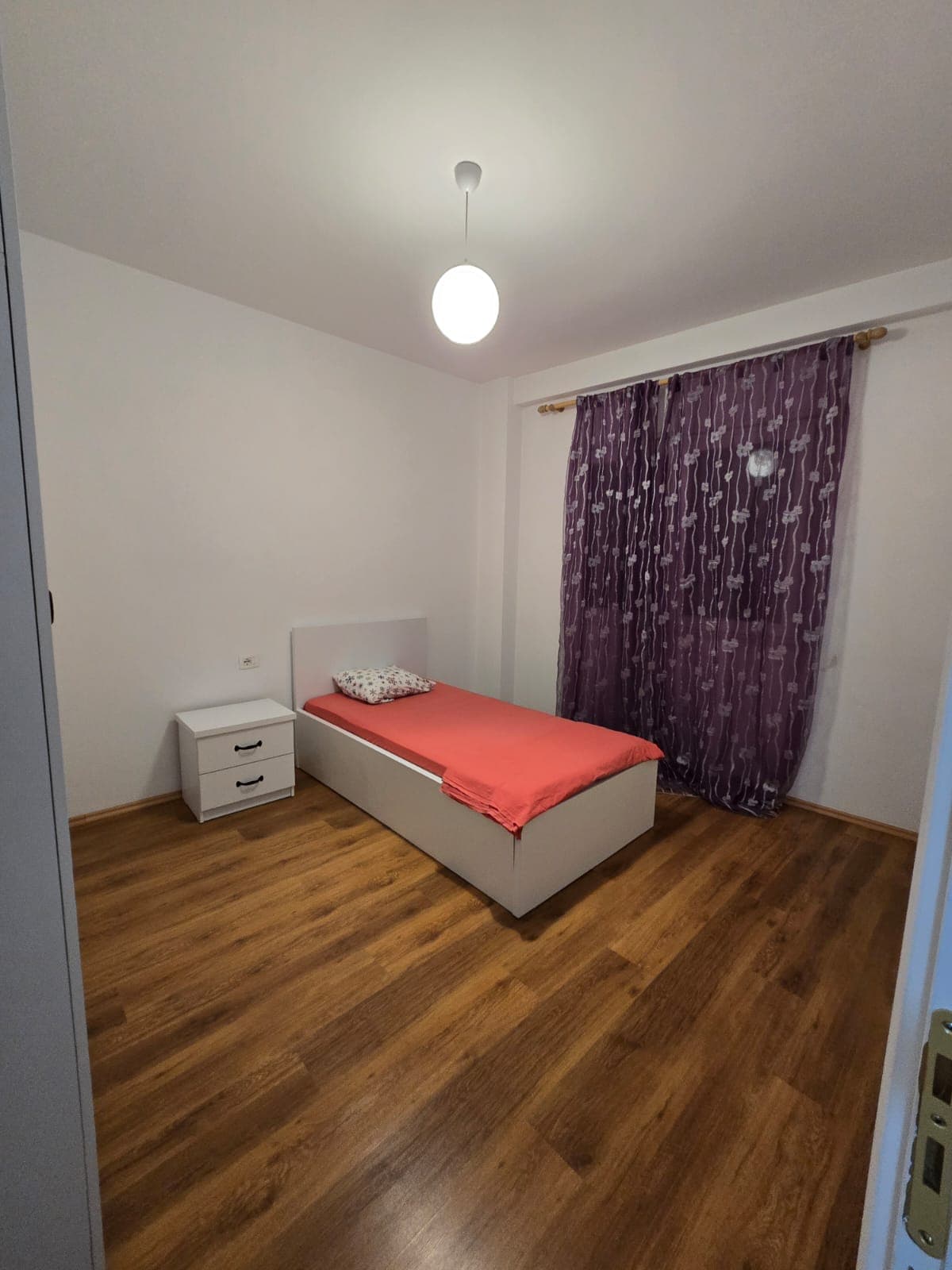 Jepet apartament me qera 2+1 ne Ali Dem 3