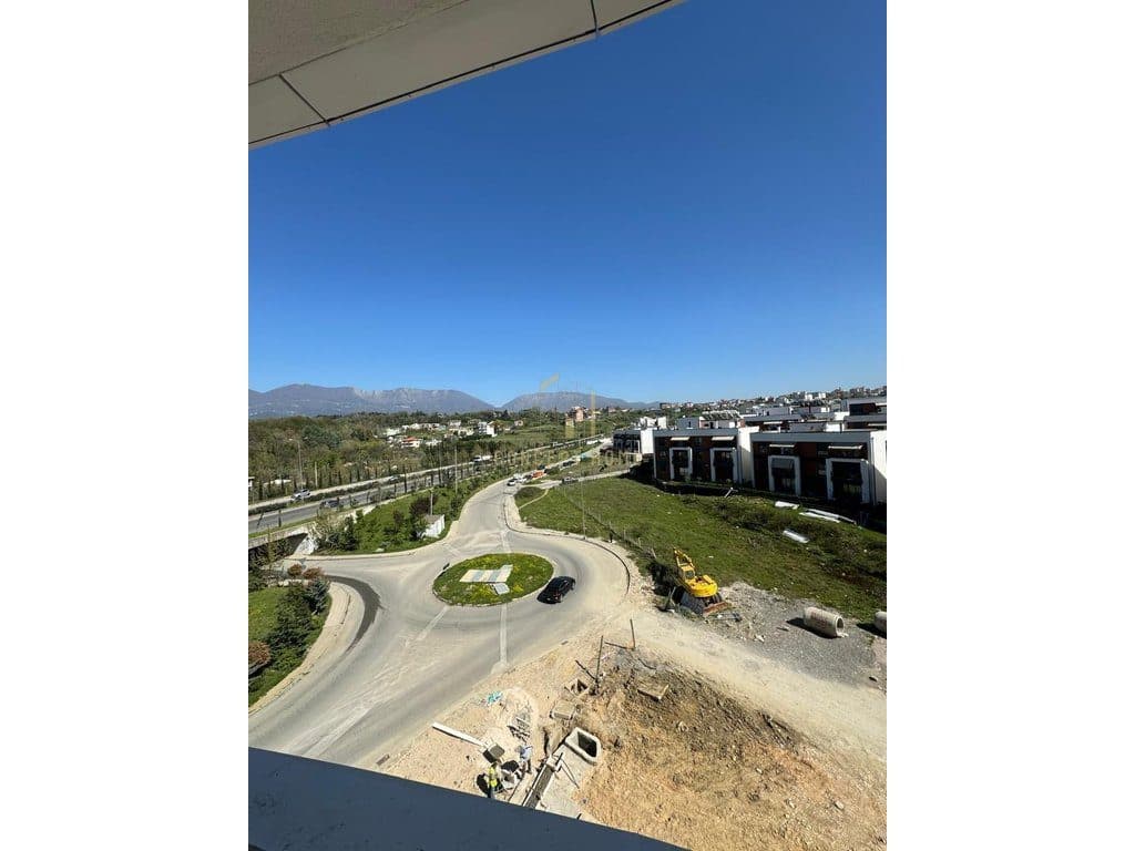 Shitet apartament 2+1+2 tek Liqeni i thate 3