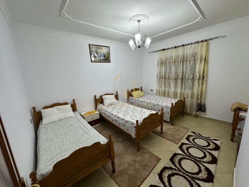 Jepet me qera hyrje 2+1 tek 5 Maji 4