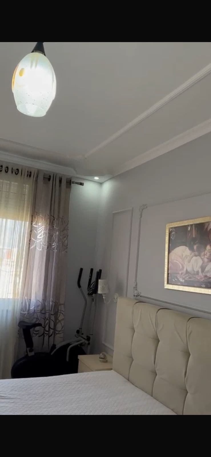 Jepet me qera apartament, Astir 4