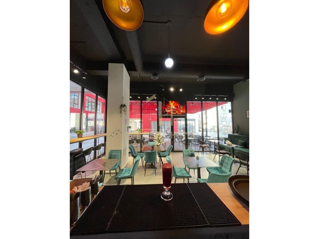Shitet biznesi (Bar-Kafe) tek Kompleksi Arlis 4