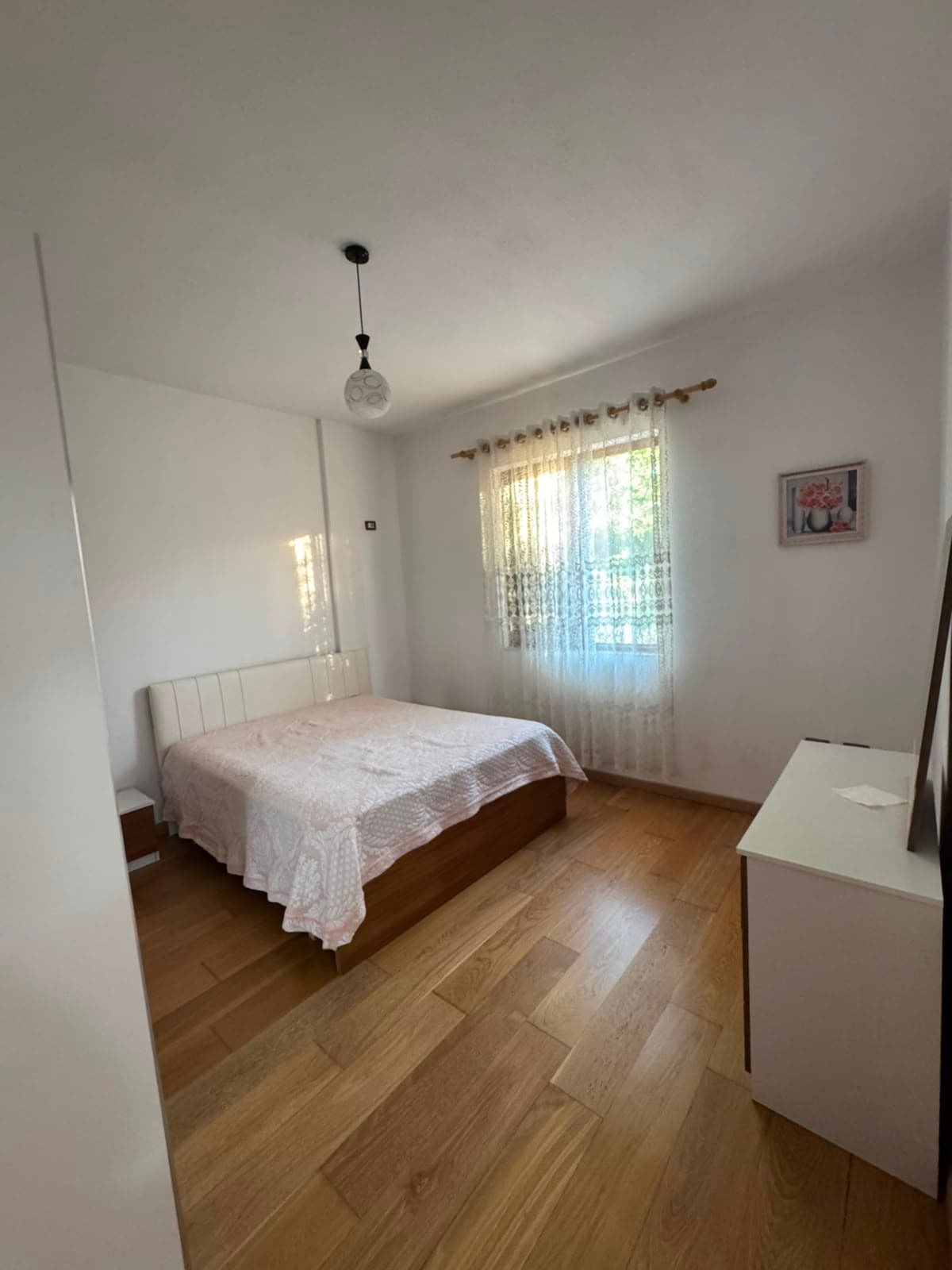 Jepet me qera apartament 1+1 ne Sauk/Cmimi: 30.000 ALL