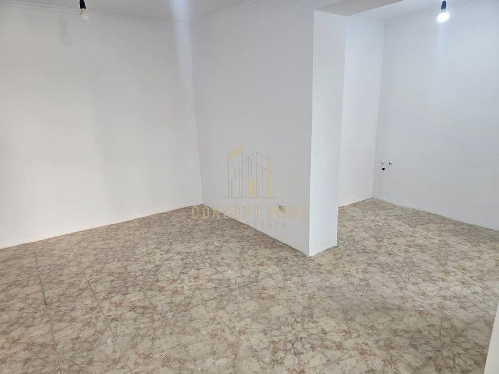 Shiten 2 Ambjente te ndara ne Dyqan dhe Garsoniere tek rruga e Kavajes, Tiranë - 195,000€ | 64 m² 3