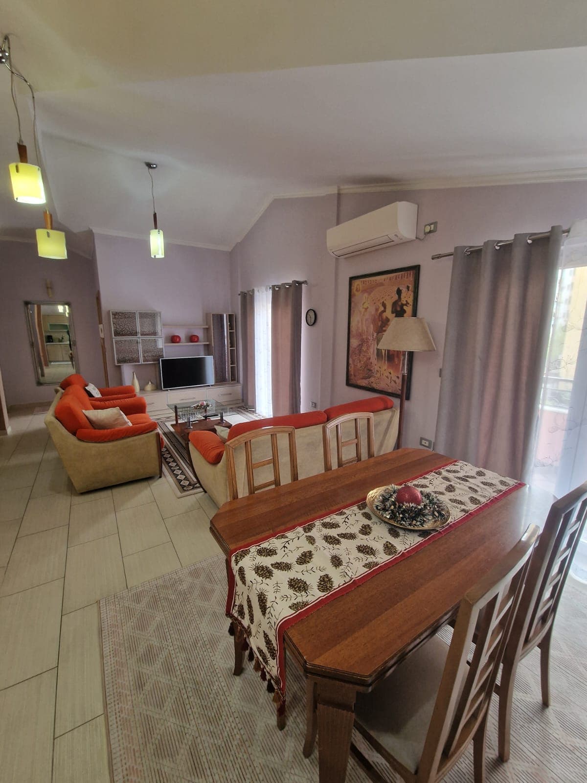 Jepet me qera apartament 3+1+3+P tek Komuna e Parisit, Siperfaqe 144 m2 3