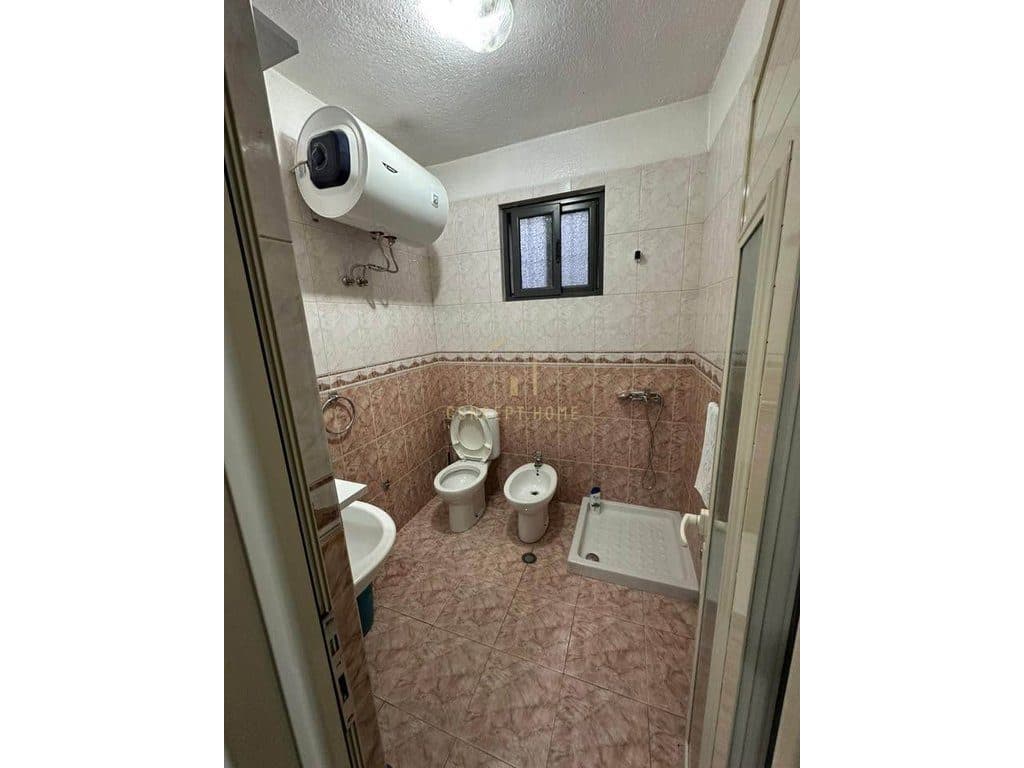 Jepet me qera apartament 2+1 tek Bulevardi i ri 3