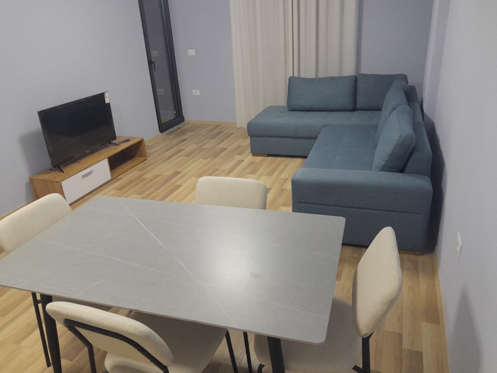 Jepet apartament me qera ne Porcelan