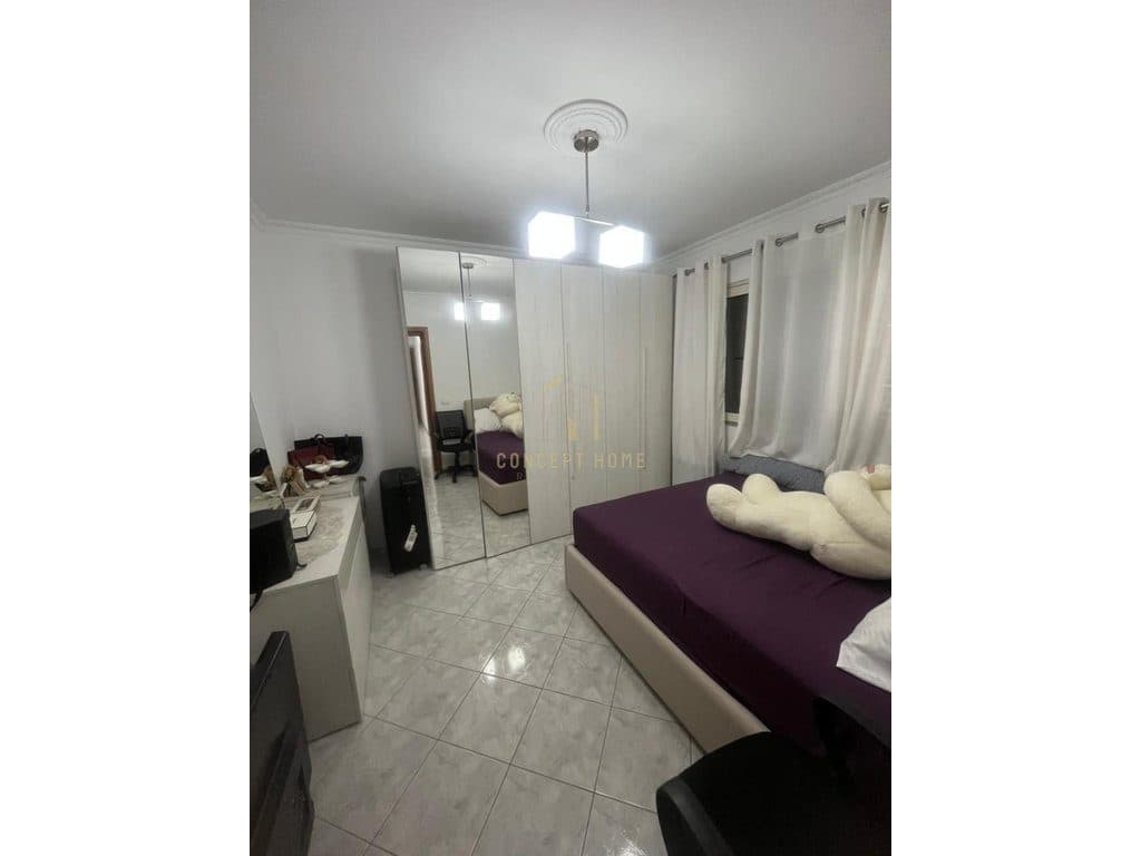 Shitet Apartament 2+1 tek