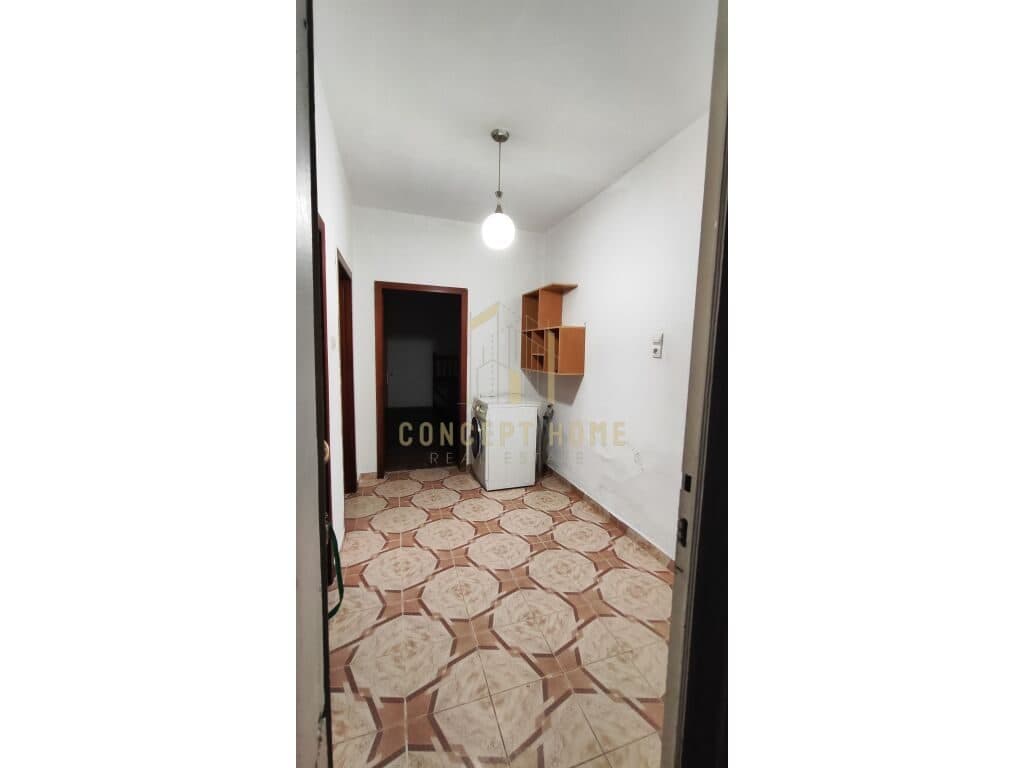 Jepet me qera kati i pare shtepi private 2+1 ne Laprake/32.000 leke muaji 2