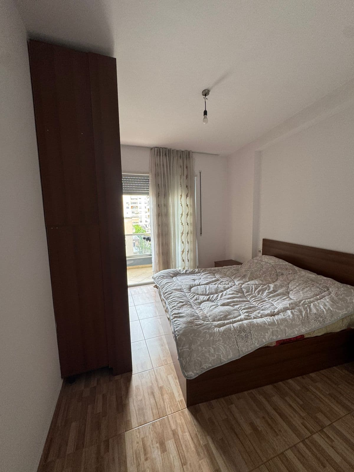 Jepet me qera apartament 1+1 ne Astir Siperfaqe :70 m2 •Kati i 2 3