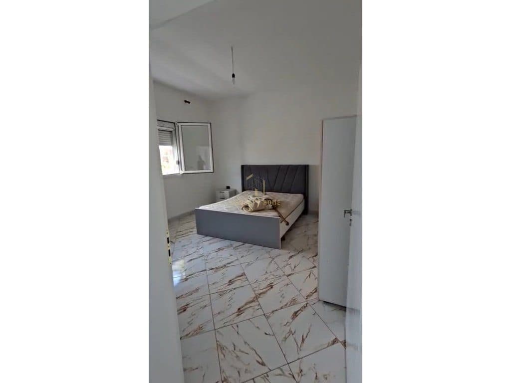 Jepet me qera apartament 2+1 ne 5 maj/Cmimi: 40,000 Leke/Muaj 4