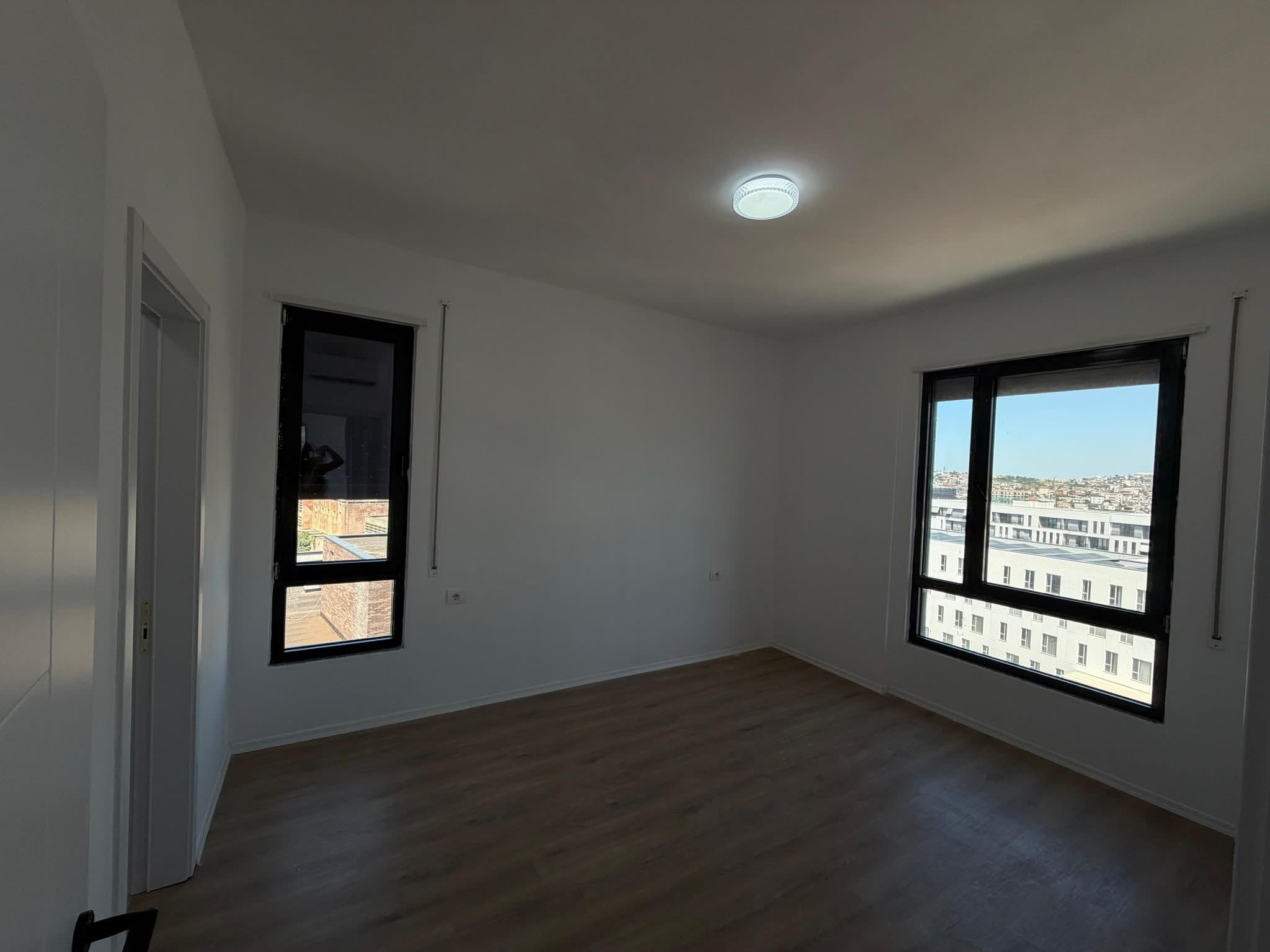 Jepet me qera Apartament 3+1+2 ne 5 Maj