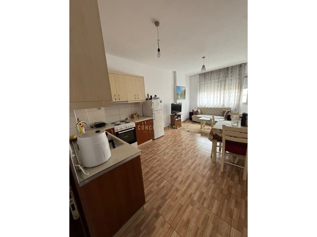 Jepet me qera apartament 1+1 ne Astir Siperfaqe :70 m2 •Kati i 2 2