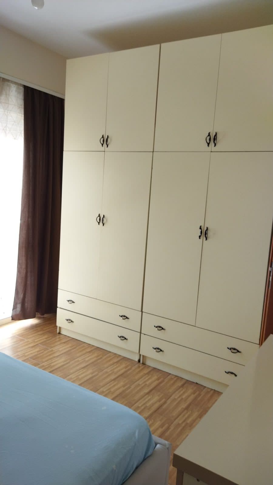 Jepet me qera apartament 1+1 tek Komuna e Parisit 4