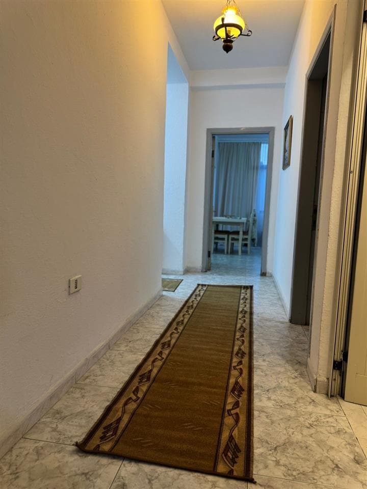 Jepet apartament me qera 2+1 Te Ish Restorant Durresi 2