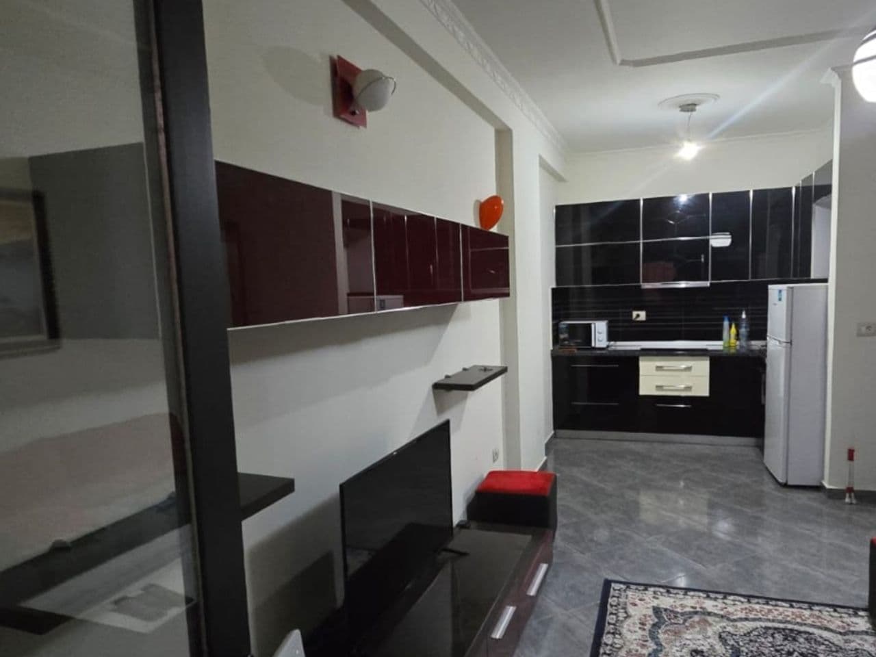 Jepet me qera apartament 1+1 Tek Liqeni Artificial 4