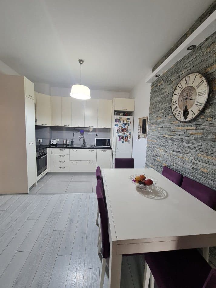 Shitet apartament 2+1 Ne Yzberisht