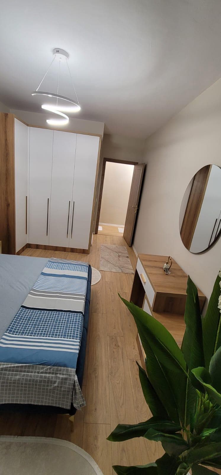 Jepet apartament me qera 2+1+2 te Komuna Parisit 3