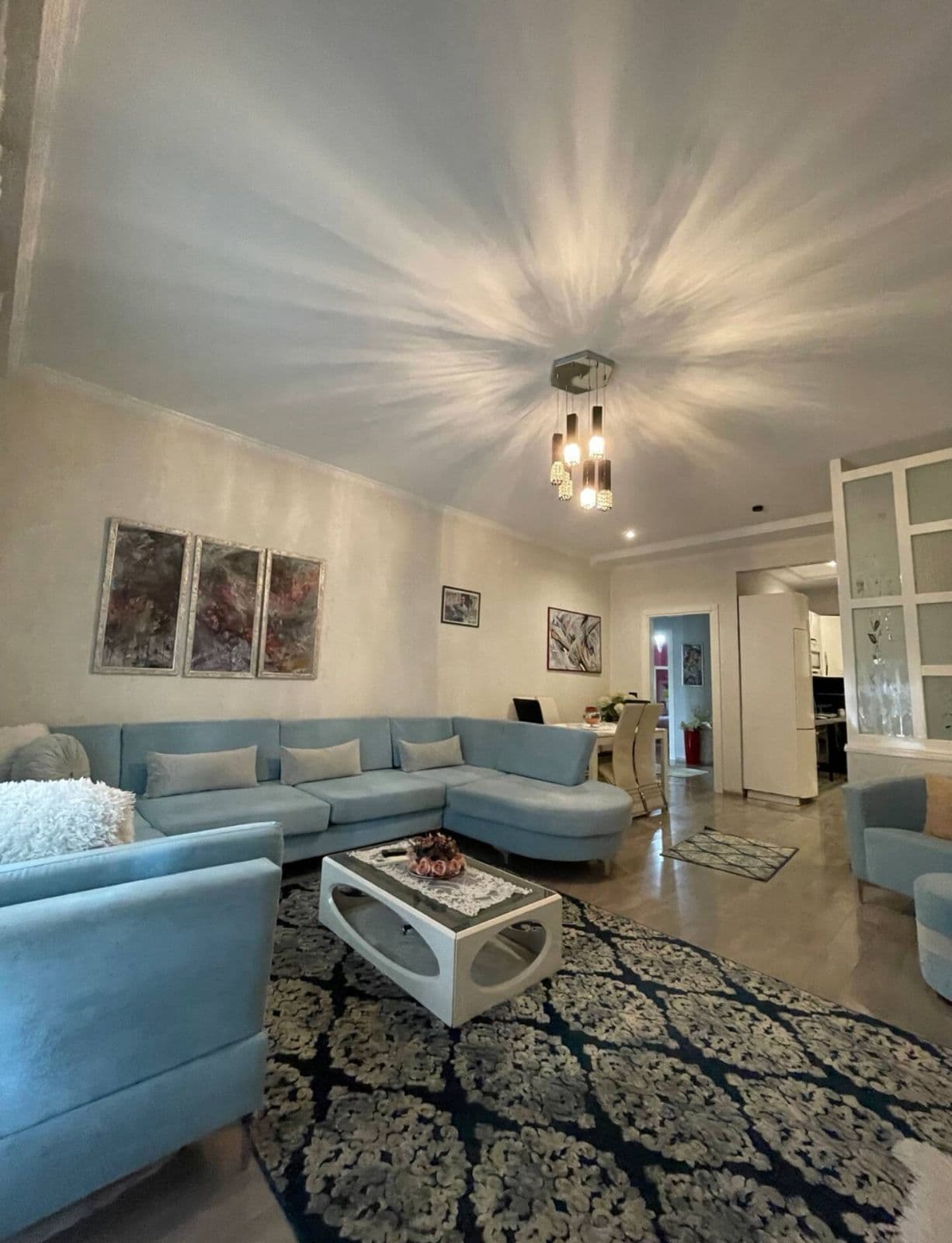Jepet me qera Apartament 3+1+2+parkim tek Rruga e kavajes.