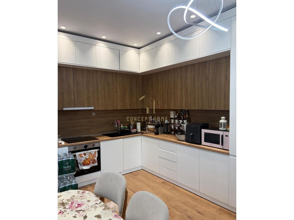 Jepet me qera apartament 2+1+2 ne 5 Maj.