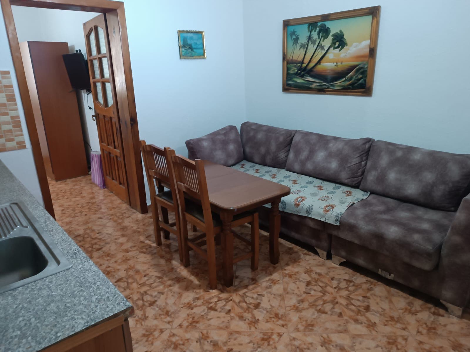 Jepet me qera apartament 1+1 Tek Bulevardi ri 3
