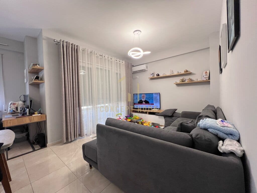 Apartament 1+1 , Komuna Parisit pallat 2022 / 140,000€/ Diskutueshem