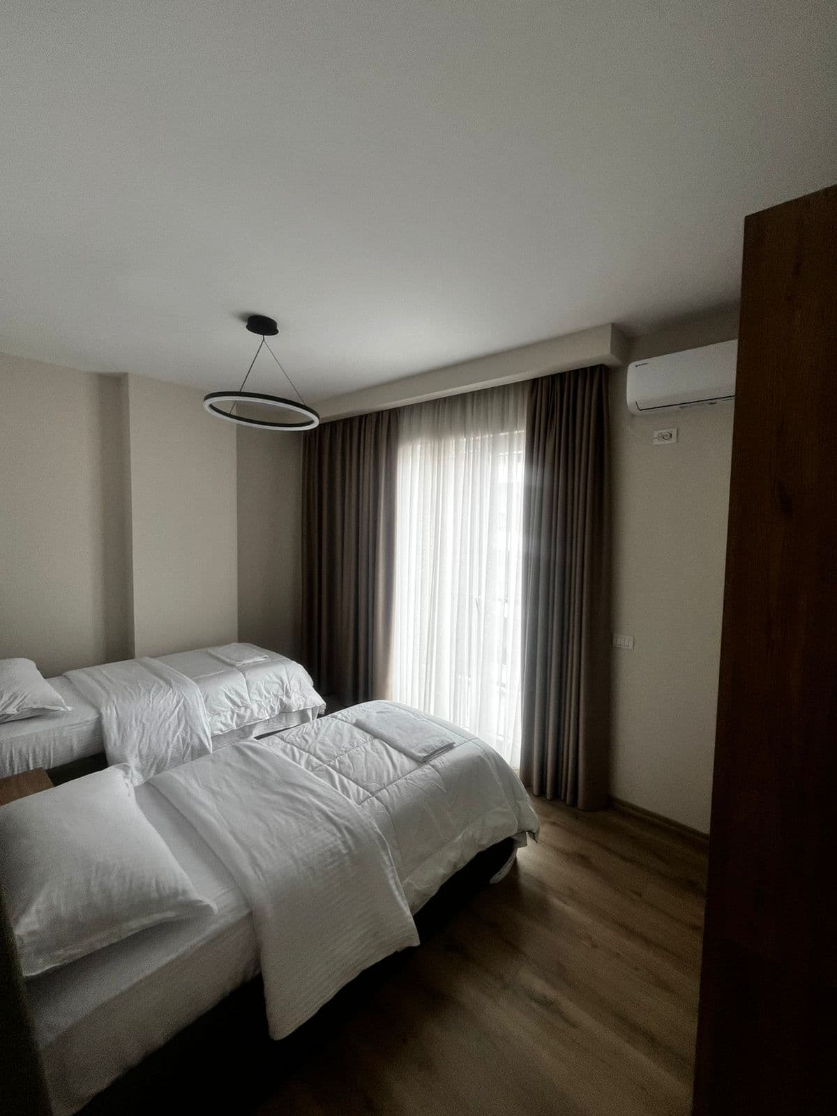 Shitet Apartament 2+1 ne Kamez 3