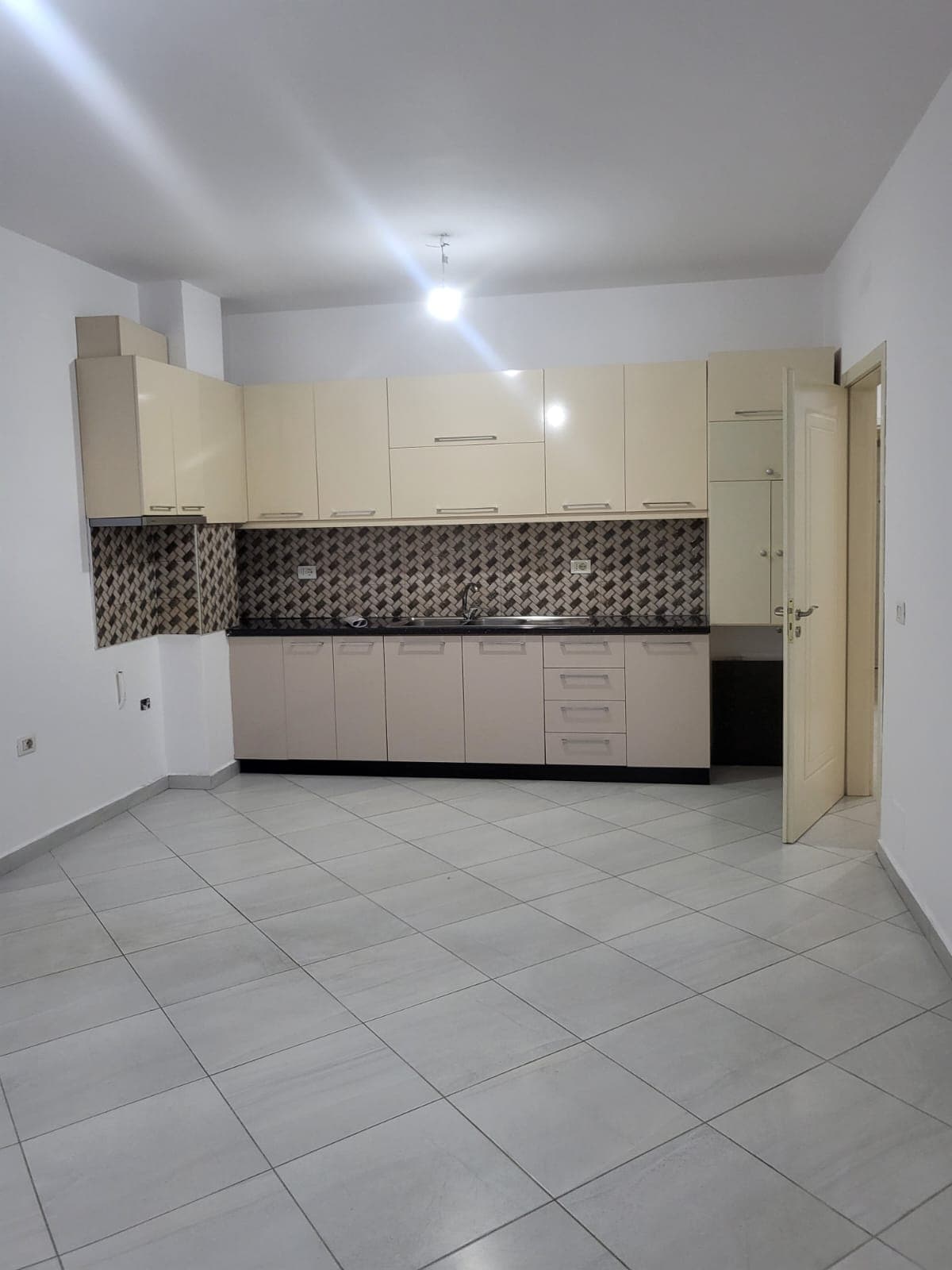 Jepet me qira apartament 2+1 tek Rr. Don Bosko 4