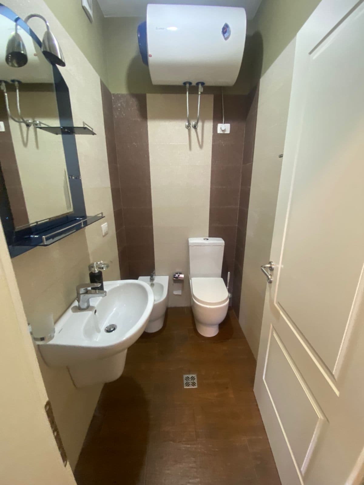 Jepet me qera Apartament 2+1 te Rruga Peti, Liqeni i Thatë 3