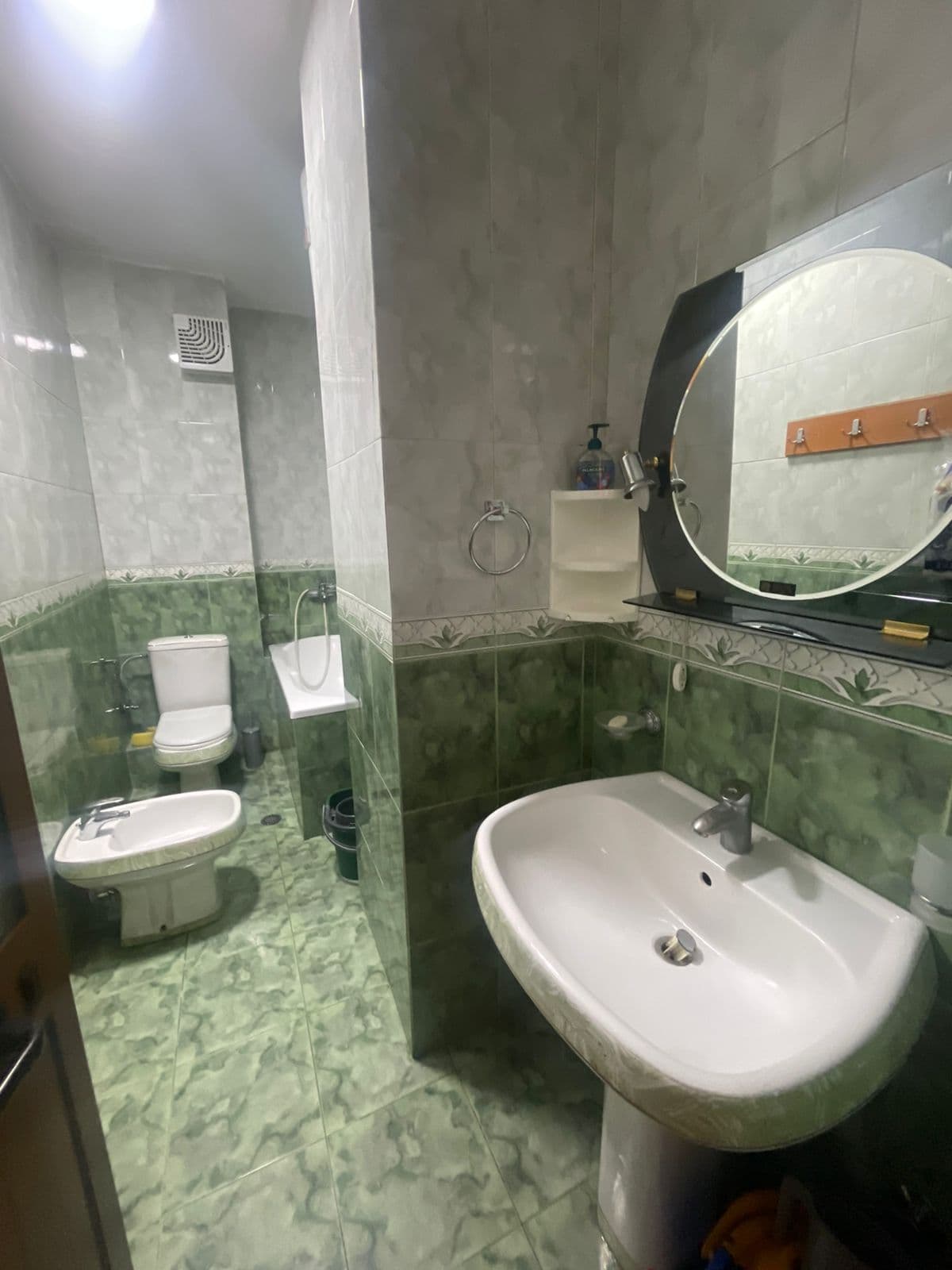 Jepet apartament me qera 3+1+2 tek Komuna e Parisit