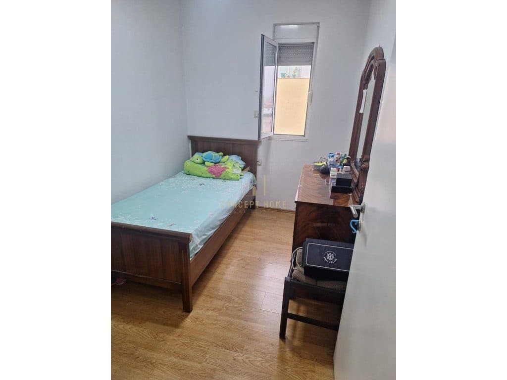 Jepet me qera apartamnet 2+1 tek Rr Niko Avrami 4