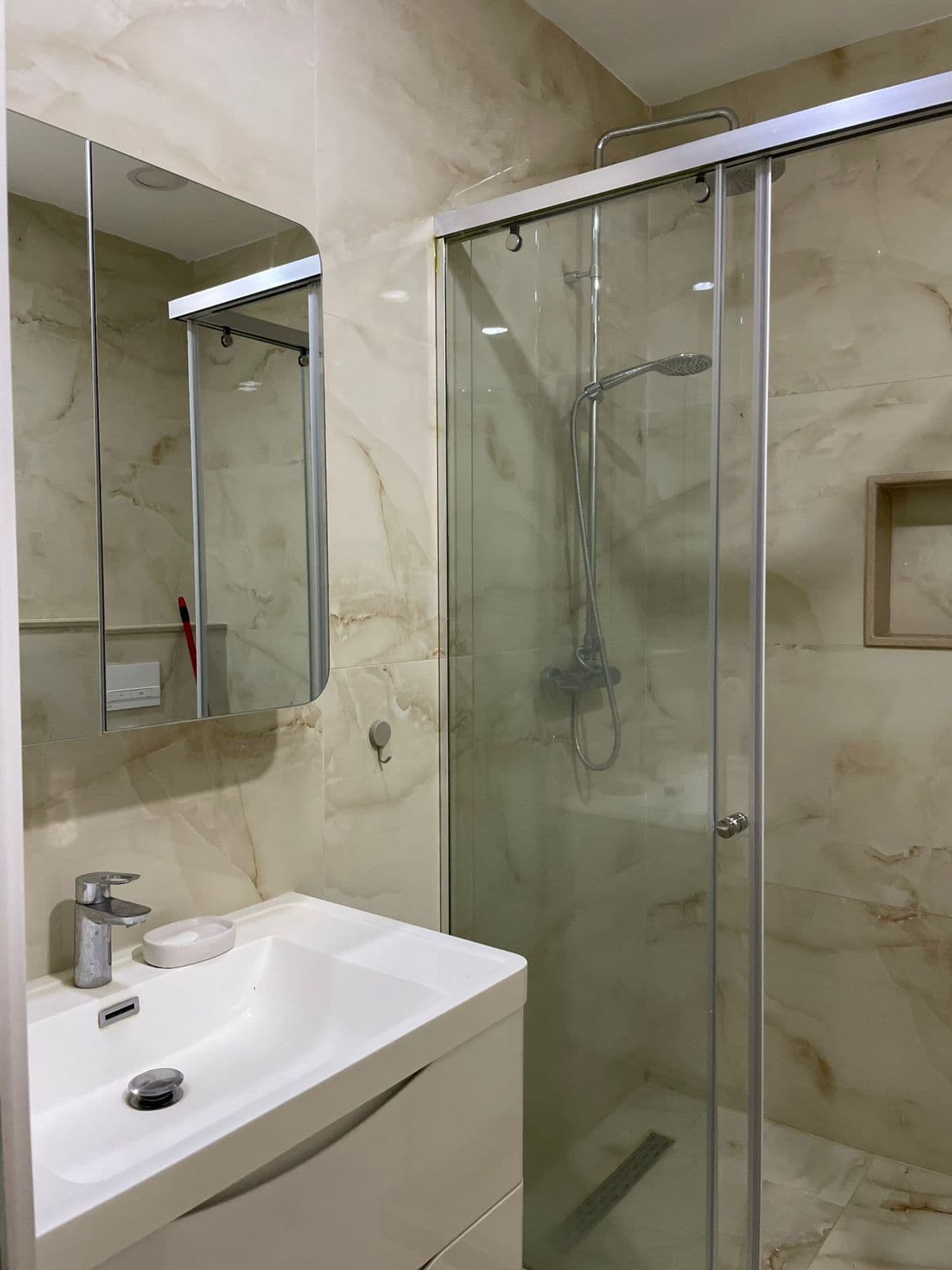 Jepet me qera Apartament 1+1 ne Bllok 3