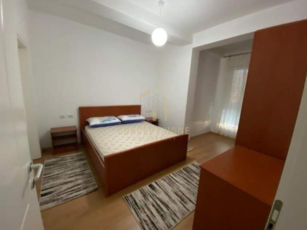 Jepet me qera apartament 3+1 ne Rrugen 5 Maj 2