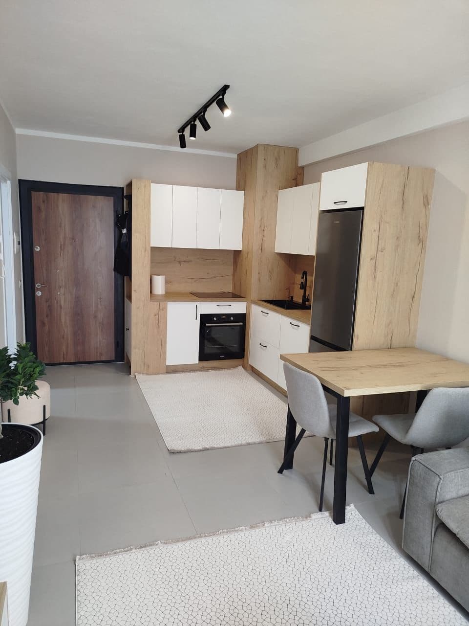 Jepet me qera apartament 1+1 tek Univers City